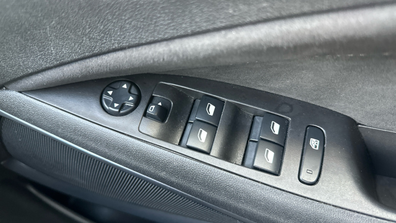 Vauxhall Crossland 1.2 Turbo Ultimate 5dr Petrol Hatchback